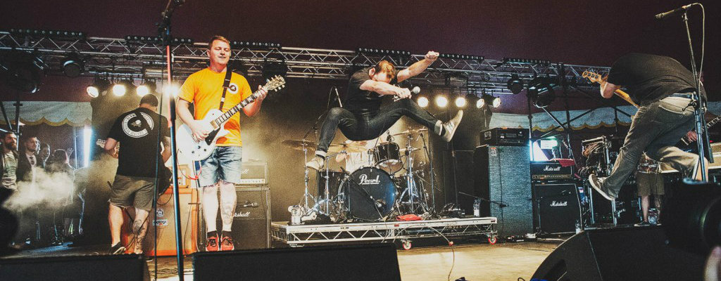 The Wonder Years performing on tour